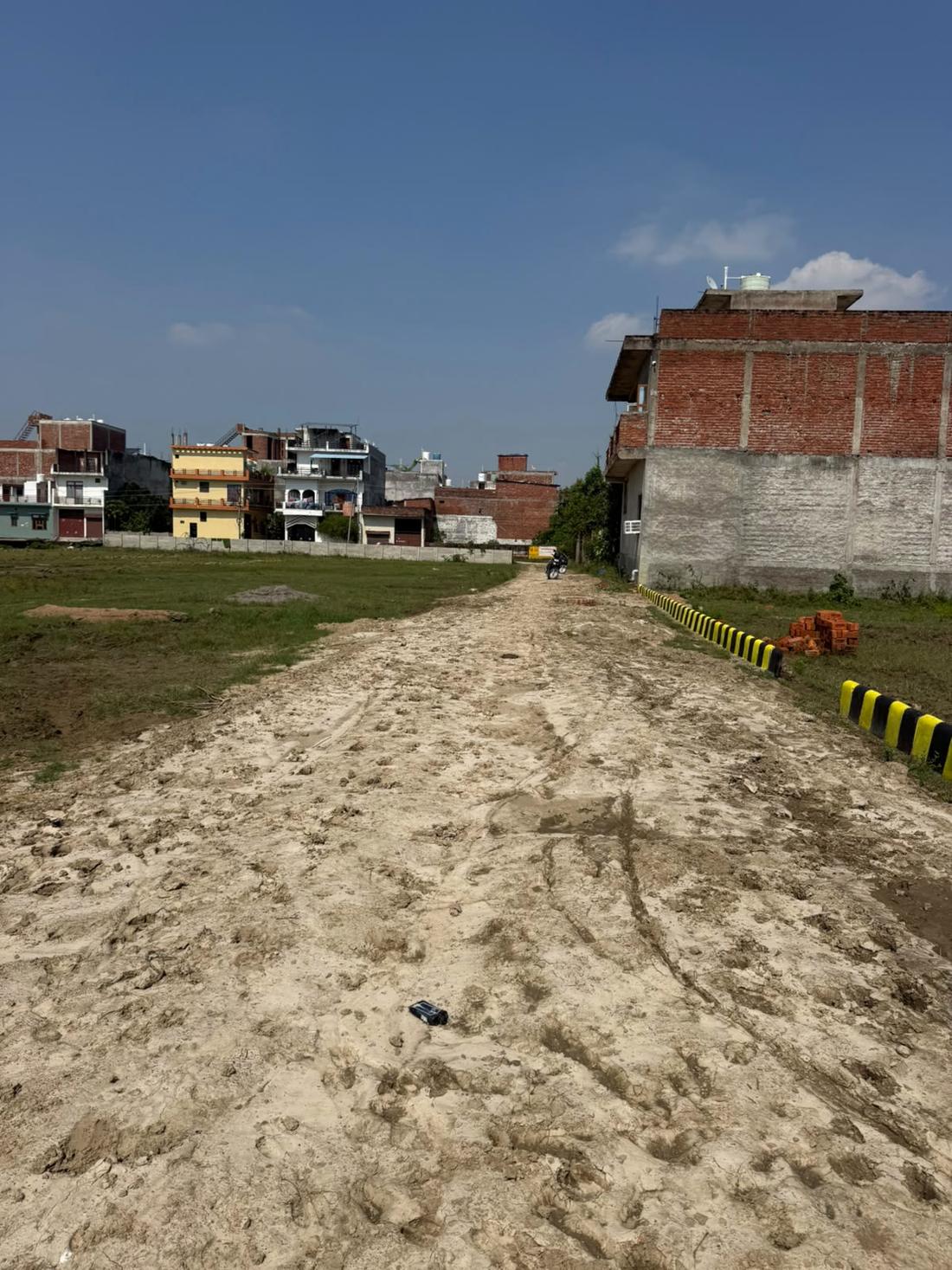 Road leading in from the Ekta Nagar side